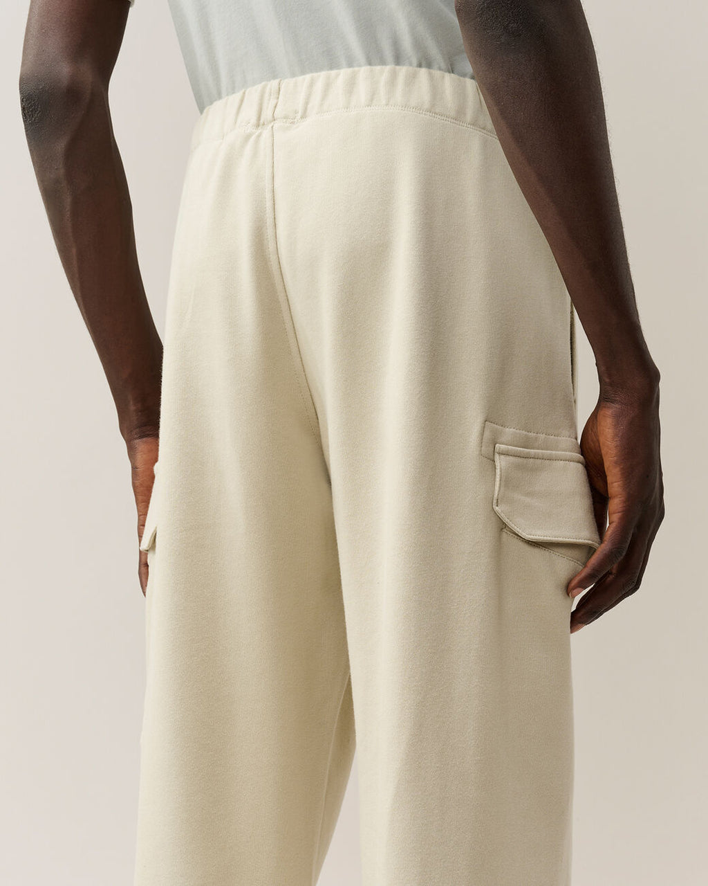 C.P. Company Diagonal Raised Fleece Lens Cargo Sweatpants Silver Birch – photo 11 – Dewachter Montpellier