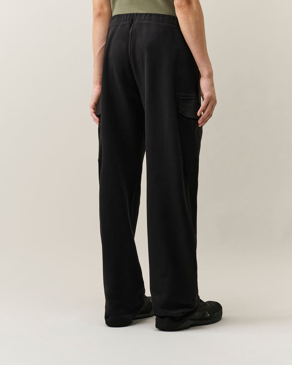C.P. Company Diagonal Raised Fleece Lens Cargo Sweatpants Black – photo 3 – Dewachter Montpellier