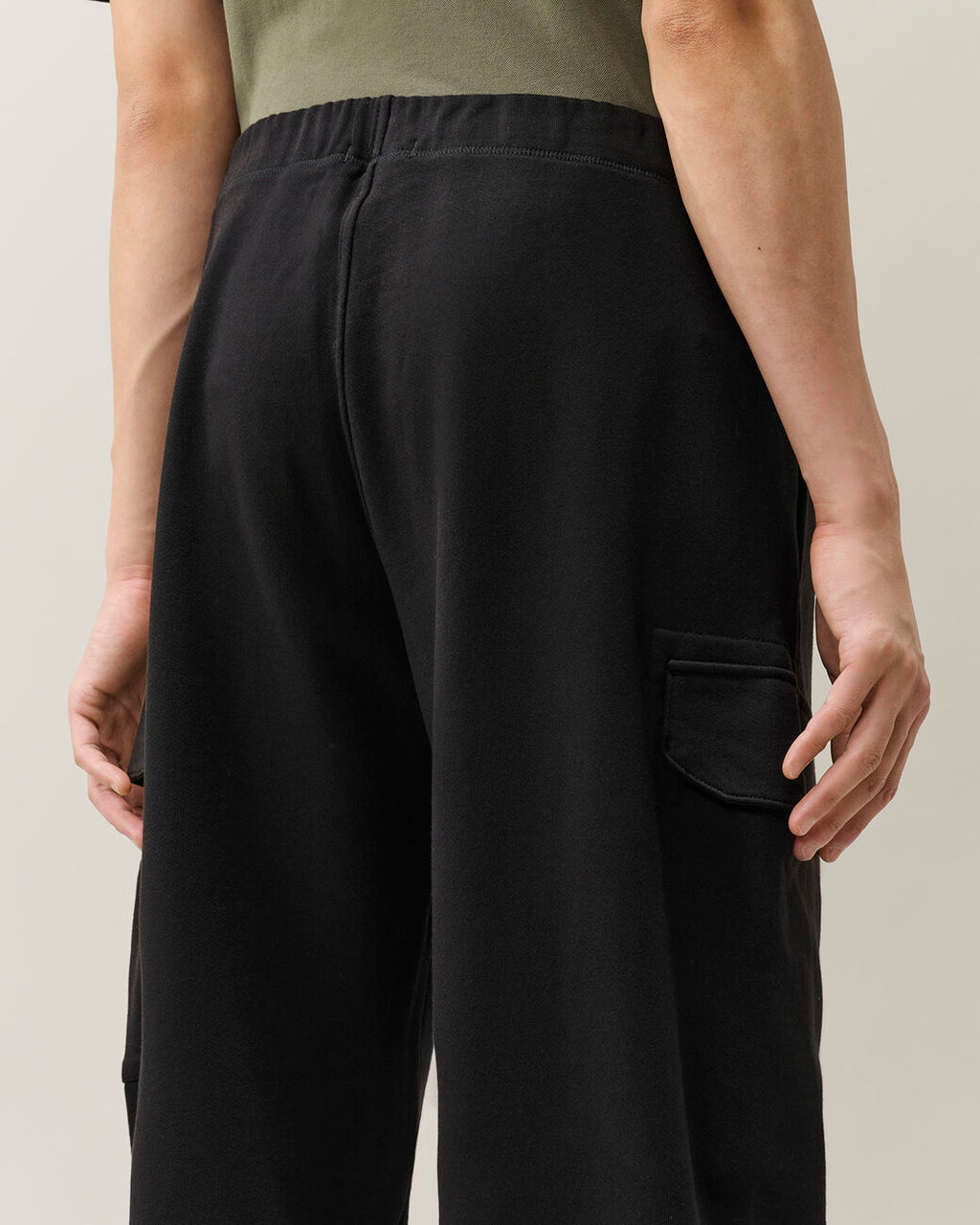 C.P. Company Diagonal Raised Fleece Lens Cargo Sweatpants Black – photo 5 – Dewachter Montpellier