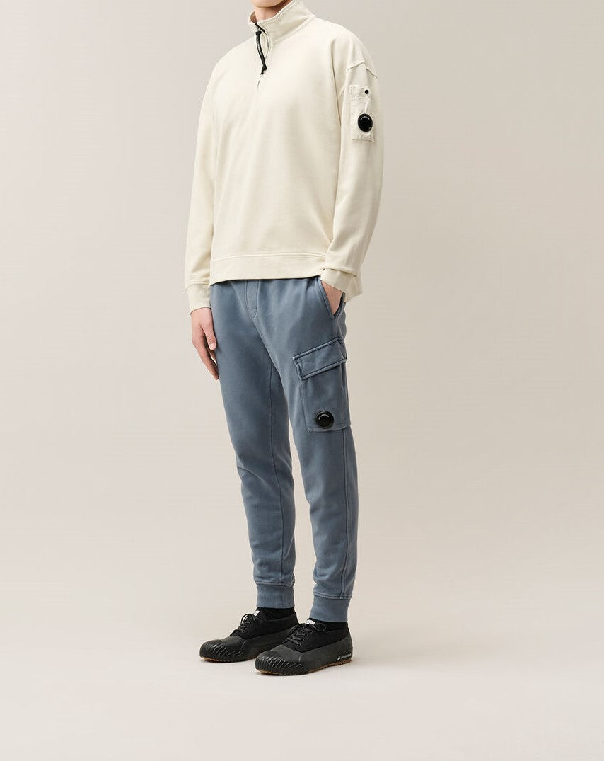 C.P. Company Brushed and Emerized Diagonal Fleece Mixed Boxy Lens Half Zip Sweatshirt Silver Birch – photo 6 – Dewachter Montpellier