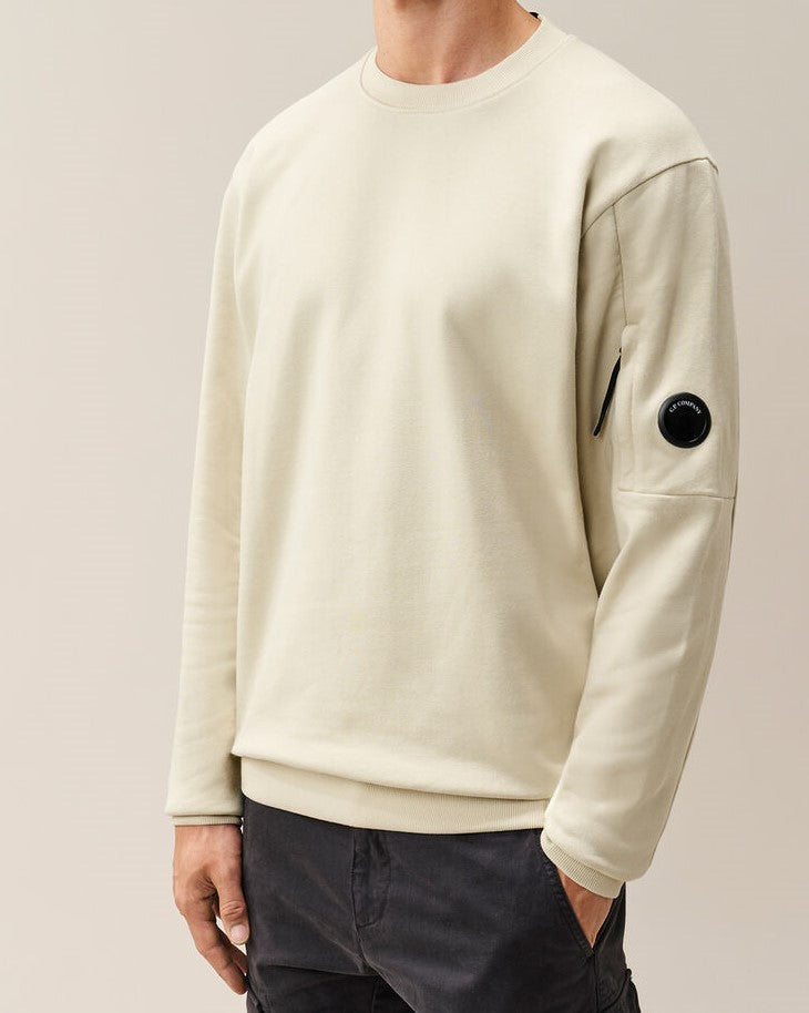 C.P. Company Diagonal Raised Fleece Lens Crewneck Sweatshirt Silver Birch – photo 2 – Dewachter Montpellier