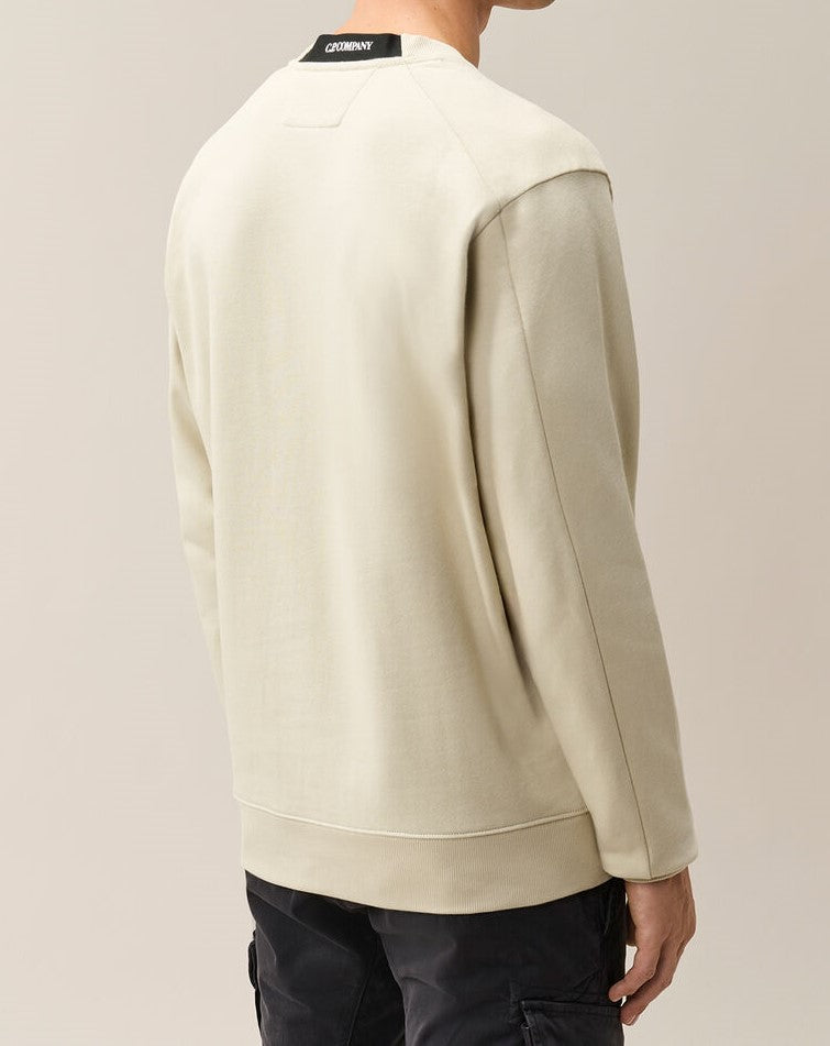 C.P. Company Diagonal Raised Fleece Lens Crewneck Sweatshirt Silver Birch – photo 3 – Dewachter Montpellier