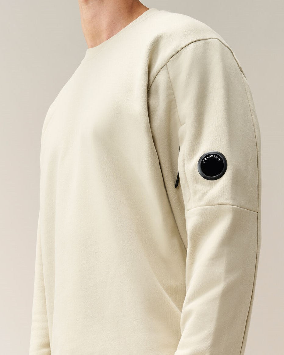 C.P. Company Diagonal Raised Fleece Lens Crewneck Sweatshirt Silver Birch – photo 4 – Dewachter Montpellier