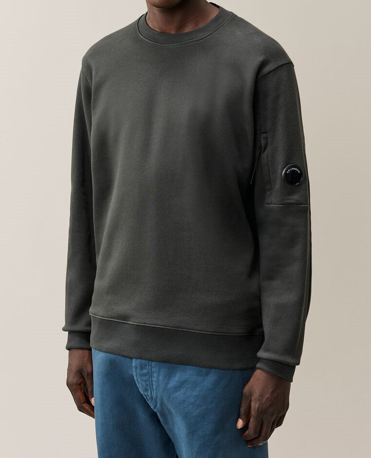 C.P. Company Diagonal Raised Fleece Lens Crewneck Sweatshirt Raven – photo 8 – Dewachter Montpellier