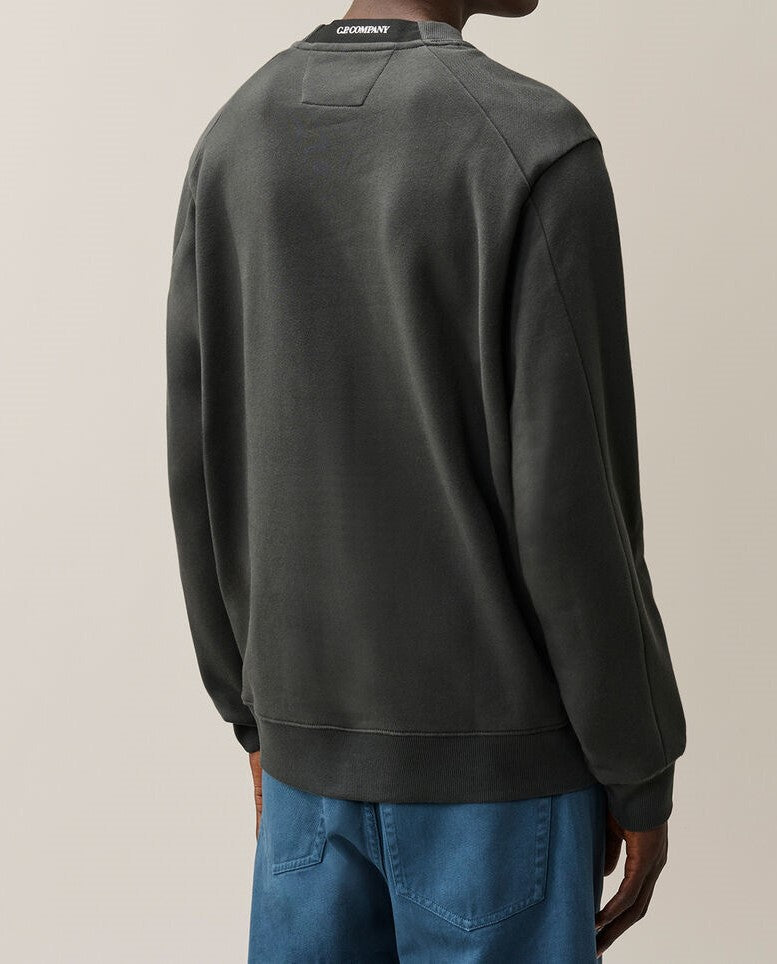 C.P. Company Diagonal Raised Fleece Lens Crewneck Sweatshirt Raven – photo 9 – Dewachter Montpellier