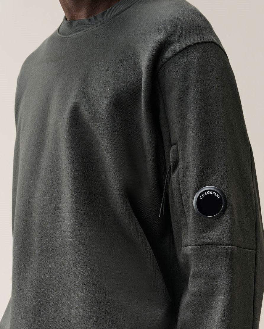 C.P. Company Diagonal Raised Fleece Lens Crewneck Sweatshirt Raven – photo 10 – Dewachter Montpellier