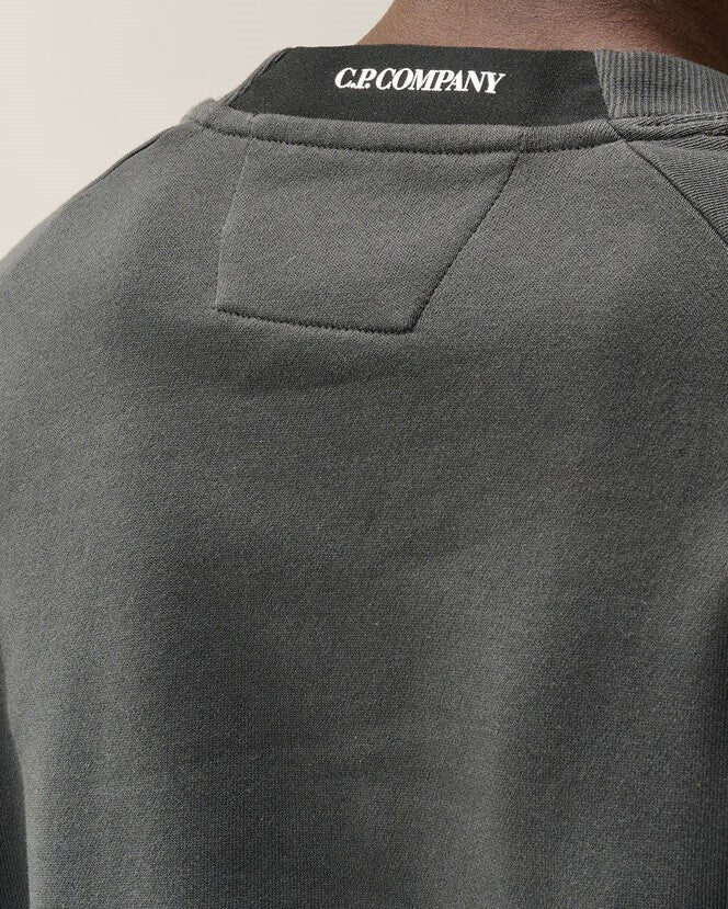 C.P. Company Diagonal Raised Fleece Lens Crewneck Sweatshirt Raven – photo 11 – Dewachter Montpellier