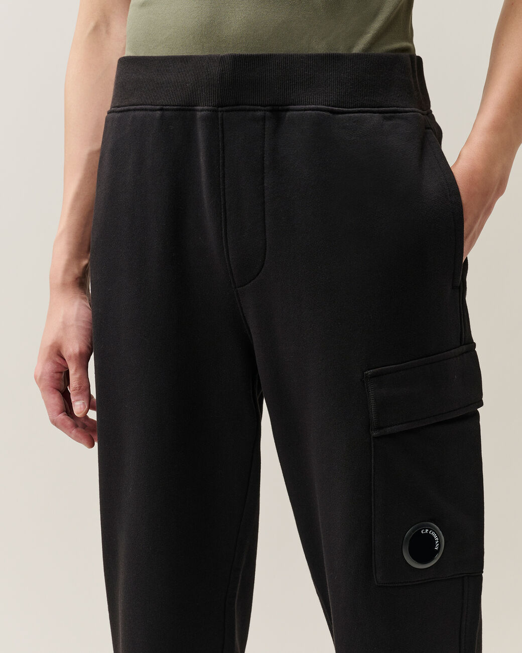 C.P. Company Diagonal Raised Fleece Lens Sweatpants Black – photo 4 – Dewachter Montpellier