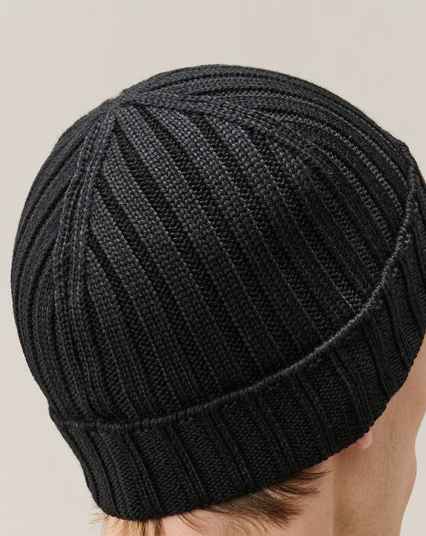 C.P. Company Extrafine Merino Wool Lens Beanie Black – photo 3 – Dewachter Montpellier